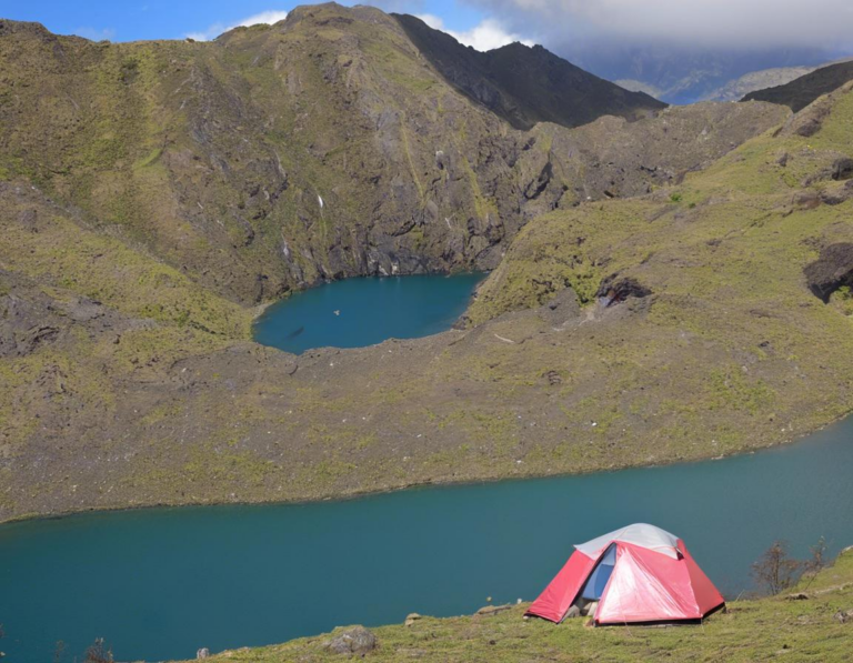 1. Gunung Pancar: Camping Seru dengan Pemandangan Menakjubkan