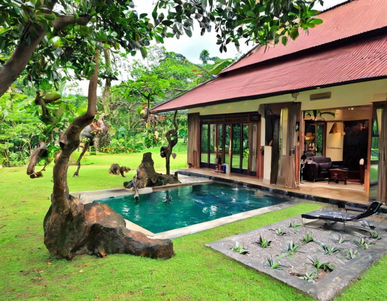 2. Villa Taman Safari - Dekat dengan Atraksi Satwa