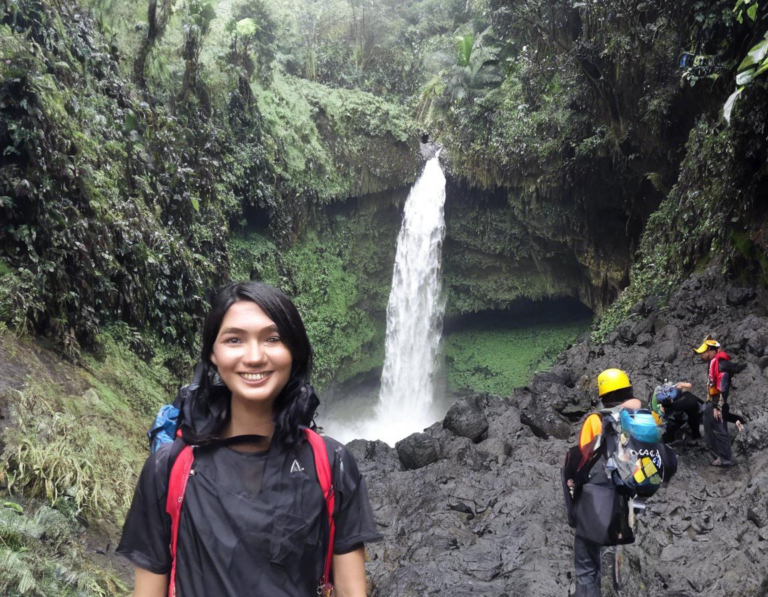 2. <strong>Berpetualang di Curug Ciherang</strong>